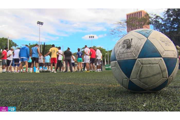 Entrenadores nicaragüenses de fútbol reciben capacitaciones de parte de Fundación Saprissa