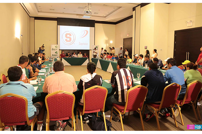 Entrenadores nicaragüenses de fútbol reciben capacitaciones de parte de Fundación Saprissa