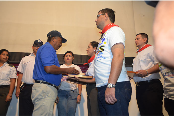 Rinden homenaje al Compañero Inés Hernández