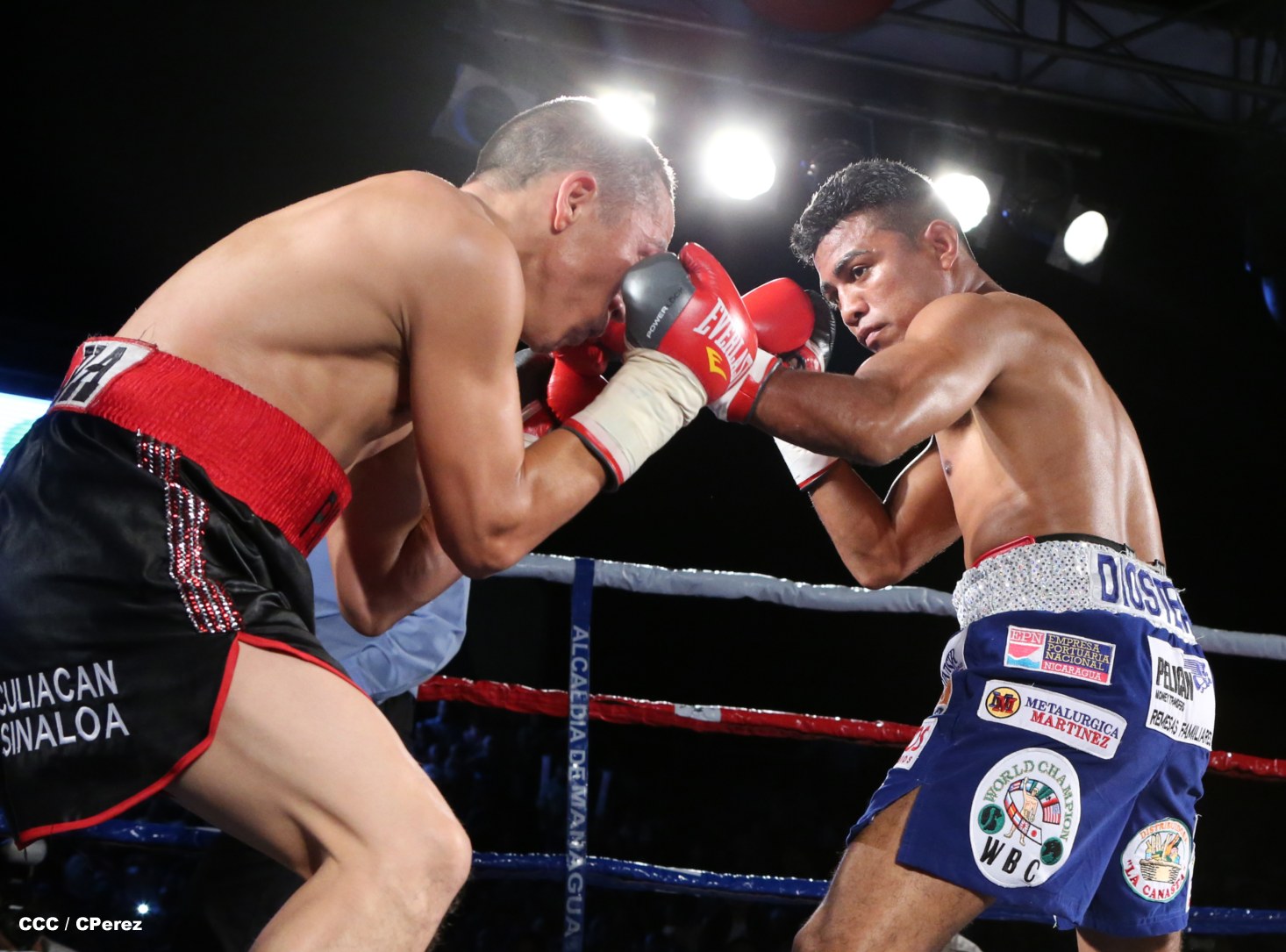 "Chocolatito" González noquea al mexicano Valentín León en Nicaragua 