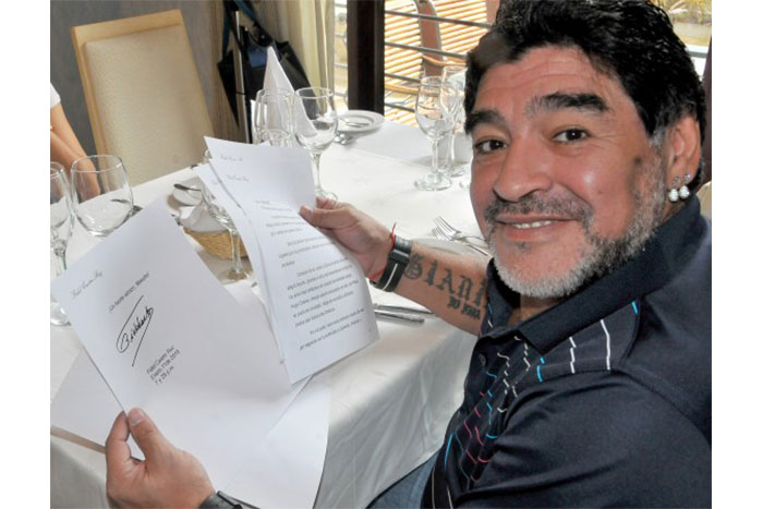 Da a conocer Fidel Castro intercambio de cartas con Maradona