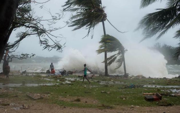 Ciclón Pam barre Vanuatu, donde puede haber decenas de muertos (FOTOS Y VIDEO)