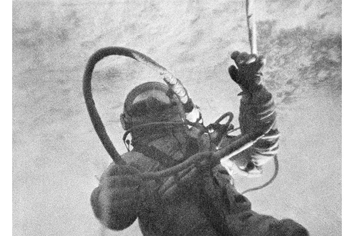 "El silencio me impresionó": 50 años de la primera salida del hombre al espacio abierto
