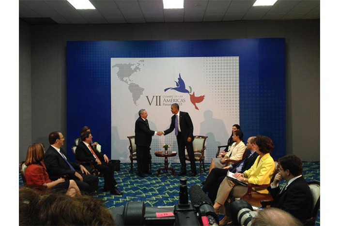 Presidentes de Cuba y EEUU se reúnen en Panamá (FOTOS, VIDEO)
