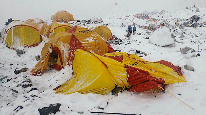 Sube a 80 cifra de muertos en el Everest tras sismo en Nepal 