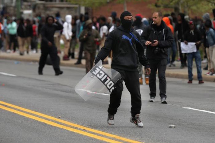Gobernador de Maryland declara estado de emergencia tras enfrentamiento en Baltimore (FOTOS, VIDEO)