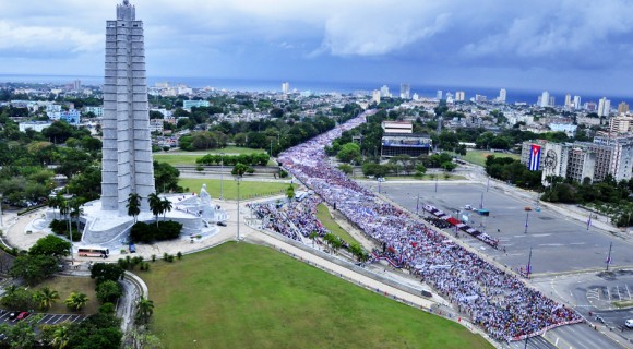 Raúl y Maduro presidieron desfile del Primero de Mayo en La Habana
