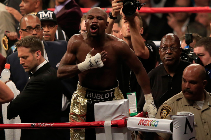 Mayweather derrota a Pacquiao por decisión unánime en la 'Pelea del Siglo'