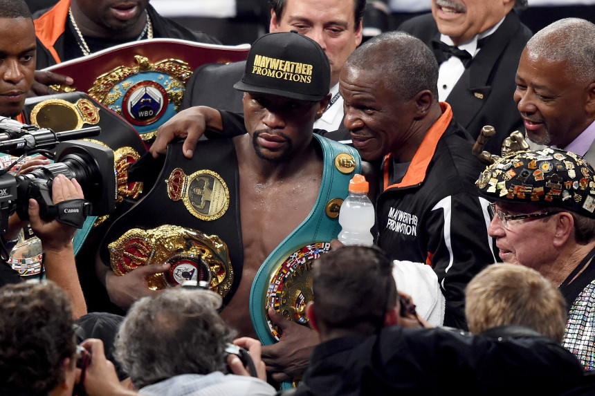 Mayweather derrota a Pacquiao por decisión unánime en la 'Pelea del Siglo'