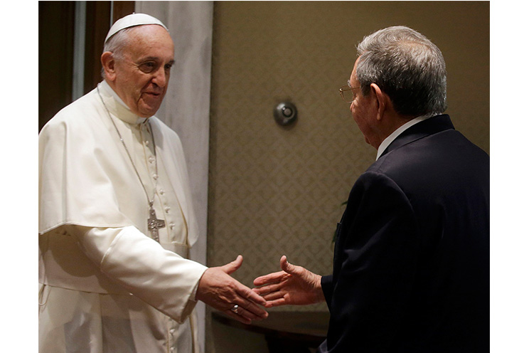 Se reúnen Raúl y Papa Francisco en histórico encuentro