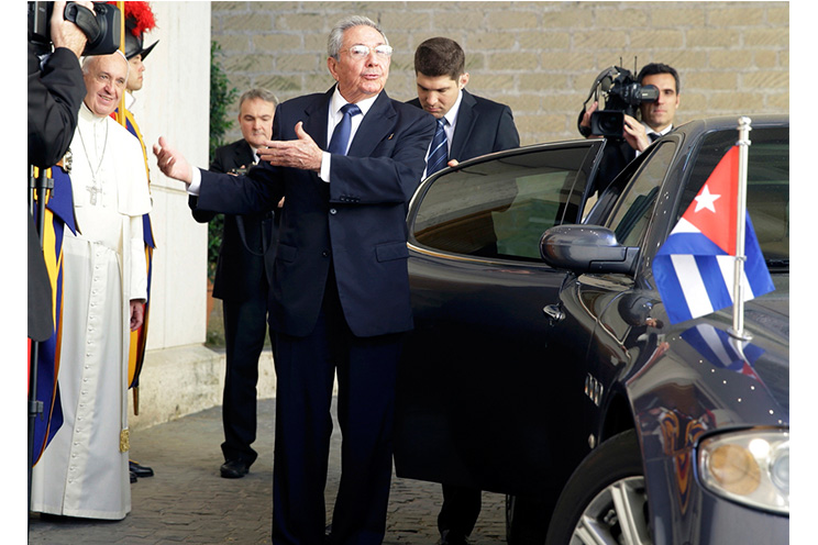 Se reúnen Raúl y Papa Francisco en histórico encuentro