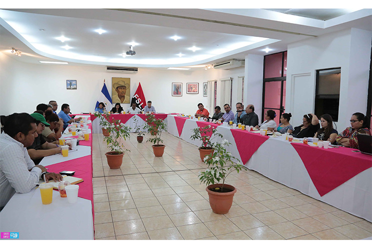 Productores de Palma Africana sostienen encuentro con Gabinete de Producción