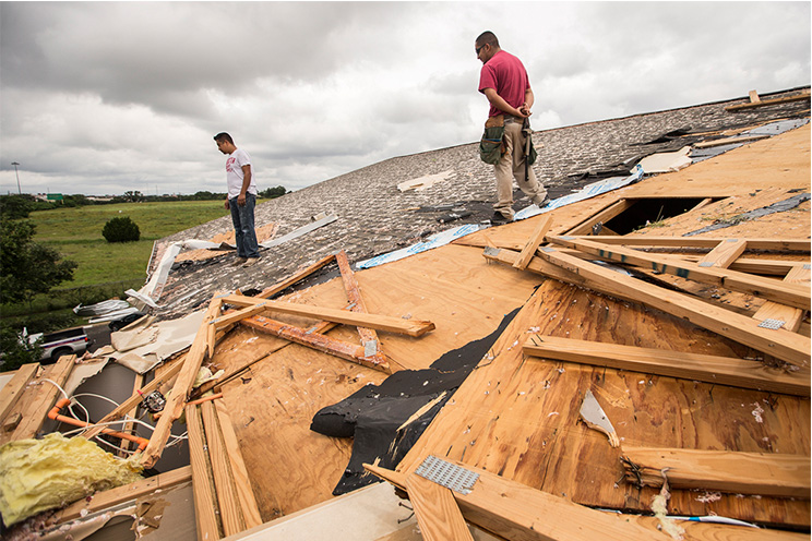 Violento tornado provoca víctimas y daños en México