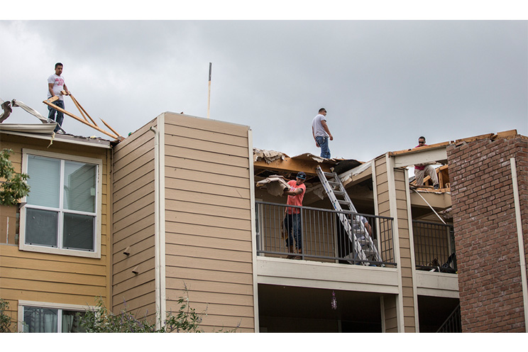 Violento tornado provoca víctimas y daños en México