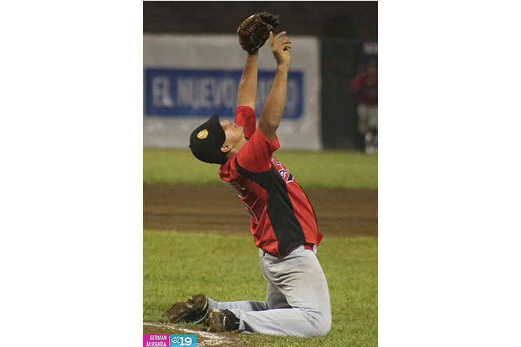 Leones eliminan a los Dantos y pasan a la final del Pomares