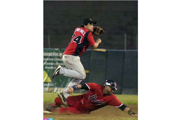 Leones eliminan a los Dantos y pasan a la final del Pomares