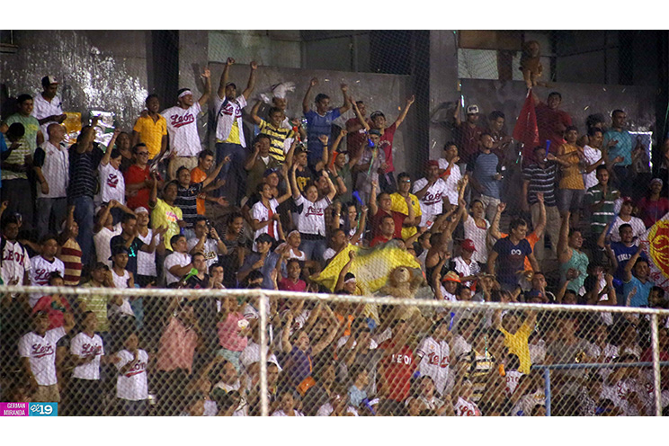 Leones eliminan a los Dantos y pasan a la final del Pomares