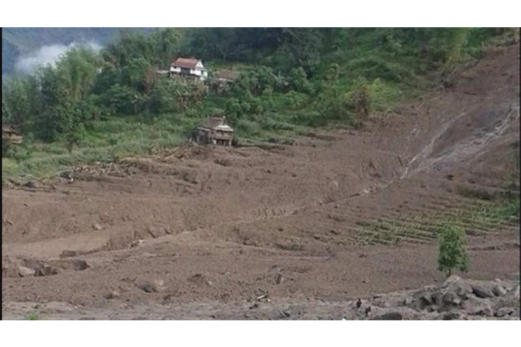 Tras el terremoto, un alud arrasa seis pueblos en Nepal