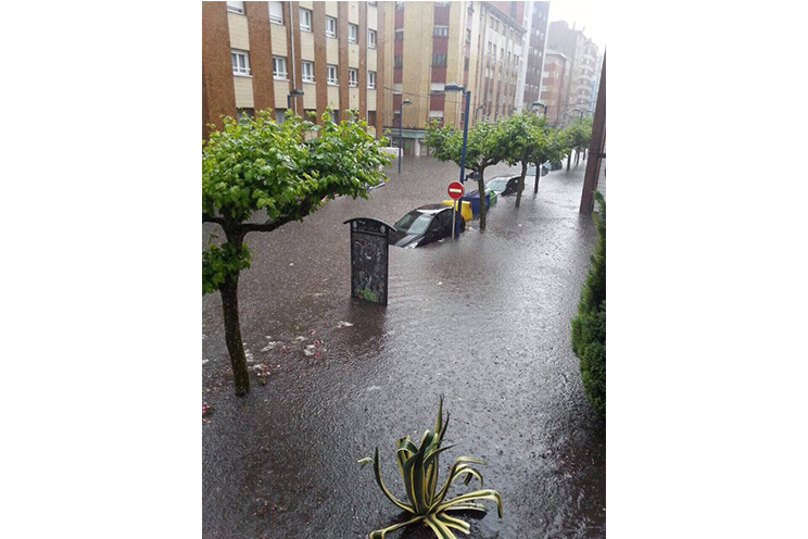 Lluvias y granizo colapsan en 15 minutos ciudad de España