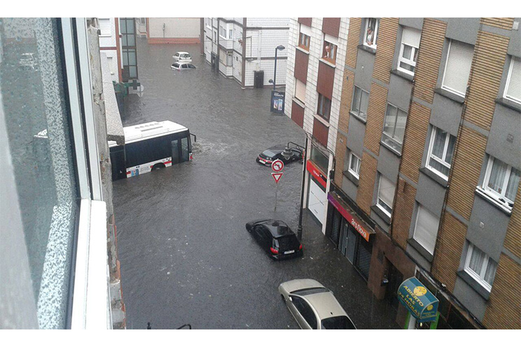 Lluvias y granizo colapsan en 15 minutos ciudad de España