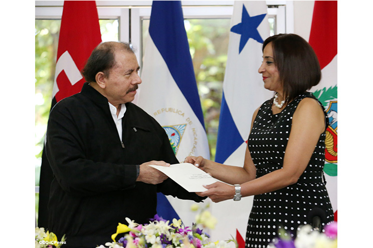 Presidente Daniel recibe cartas credenciales de embajadores de Ecuador, Honduras, Panamá y Perú