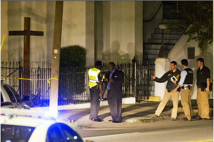 Crimen de odio en EEUU: Hombre blanco mata a nueve en iglesia de comunidad afroamericana