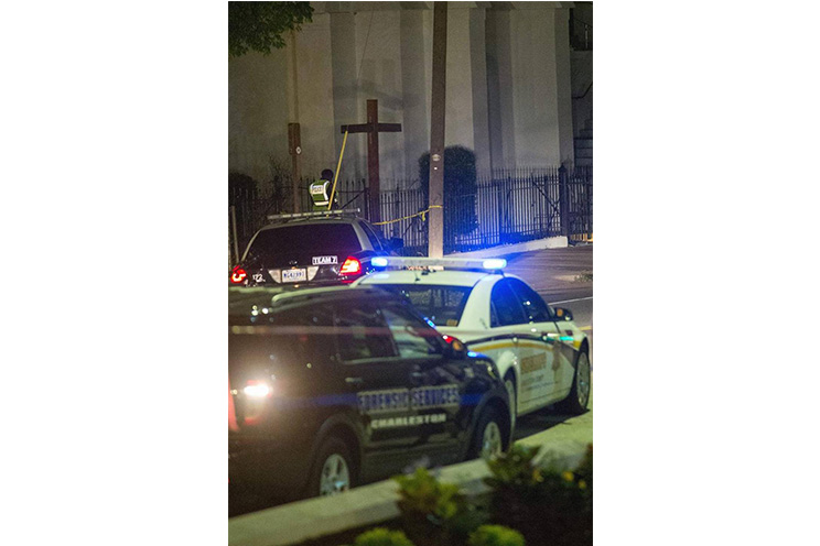 Crimen de odio en EEUU: Hombre blanco mata a nueve en iglesia de comunidad afroamericana