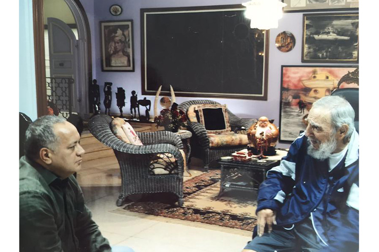 Fidel y Raúl reciben a Diosdado Cabello en Cuba