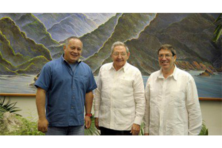 Fidel y Raúl reciben a Diosdado Cabello en Cuba