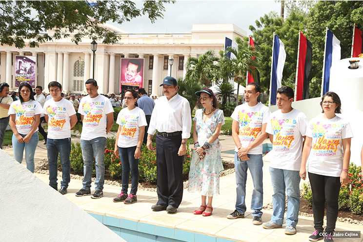 Daniel y Rosario conmemoran 79 aniversario del natalicio del Comandante Carlos Fonseca