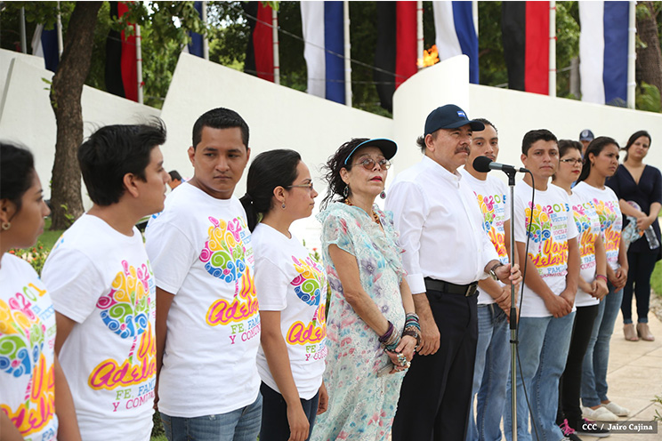 Daniel y Rosario conmemoran 79 aniversario del natalicio del Comandante Carlos Fonseca