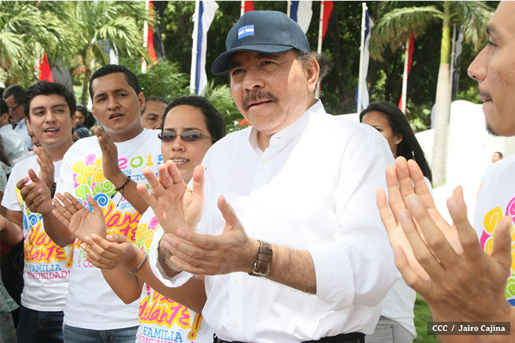 Daniel y Rosario conmemoran 79 aniversario del natalicio del Comandante Carlos Fonseca