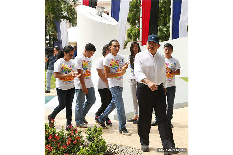 Daniel y Rosario conmemoran 79 aniversario del natalicio del Comandante Carlos Fonseca
