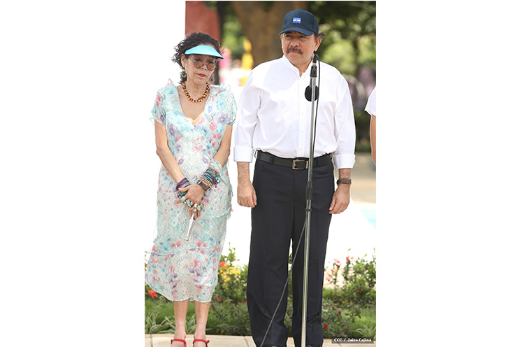 Daniel y Rosario conmemoran 79 aniversario del natalicio del Comandante Carlos Fonseca