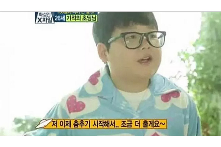 Parece un niño de 10 años pero tiene 26