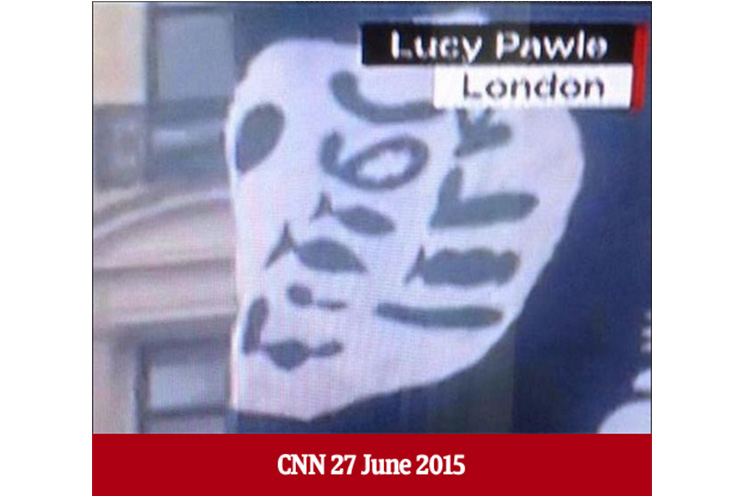 CNN confunde bandera con juguetes sexuales por una del Estado Islámico