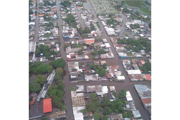 Gobierno venezolano lleva asistencia solidaria a familias afectadas por lluvias