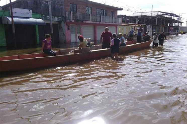 Gobierno venezolano lleva asistencia solidaria a familias afectadas por lluvias