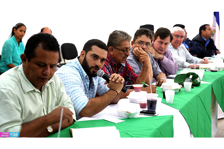 Sorgueros analizan junto al Gobierno situación del sector