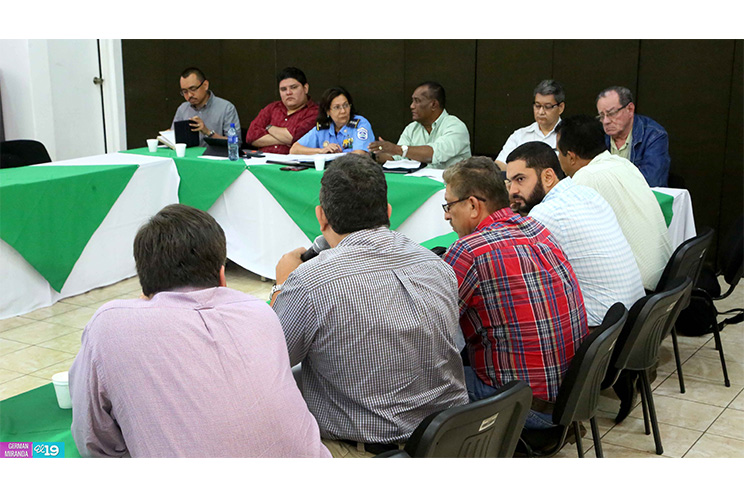 Sorgueros analizan junto al Gobierno situación del sector