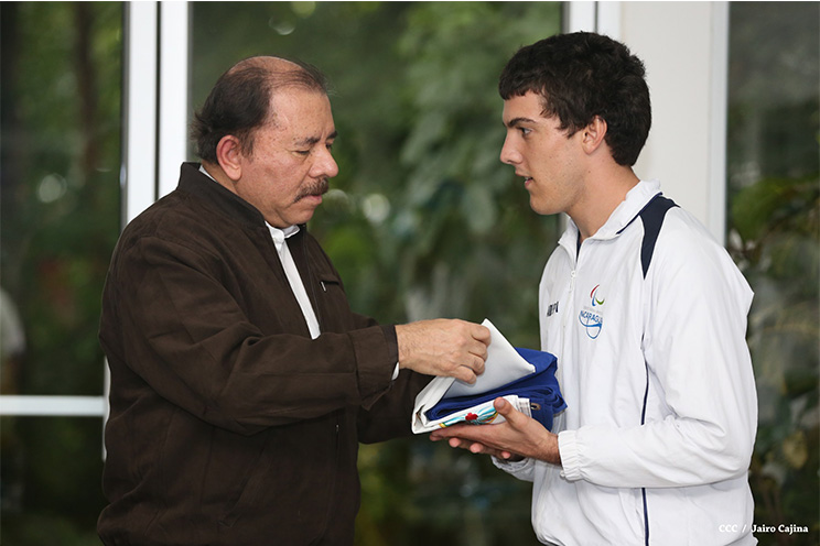 Presidente Daniel abandera a delegaciones deportivas