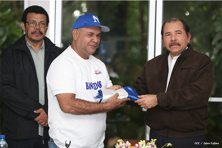 Presidente Daniel abandera a delegaciones deportivas