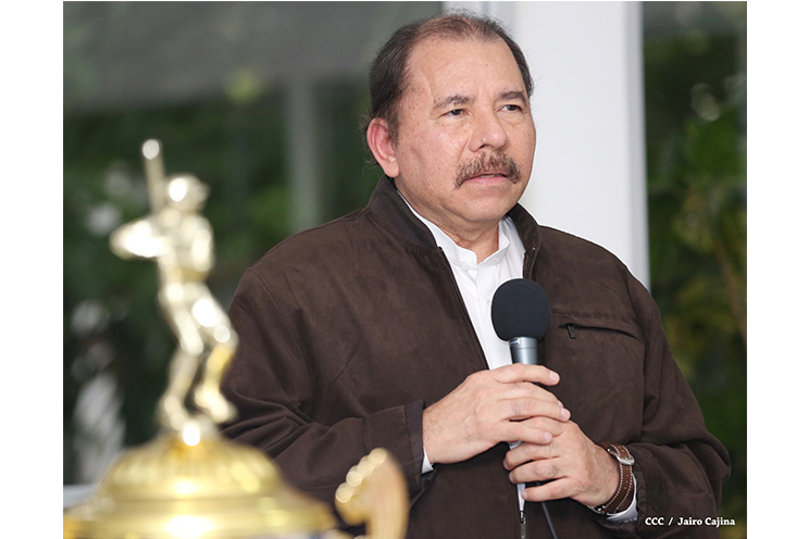 Presidente Daniel abandera a delegaciones deportivas