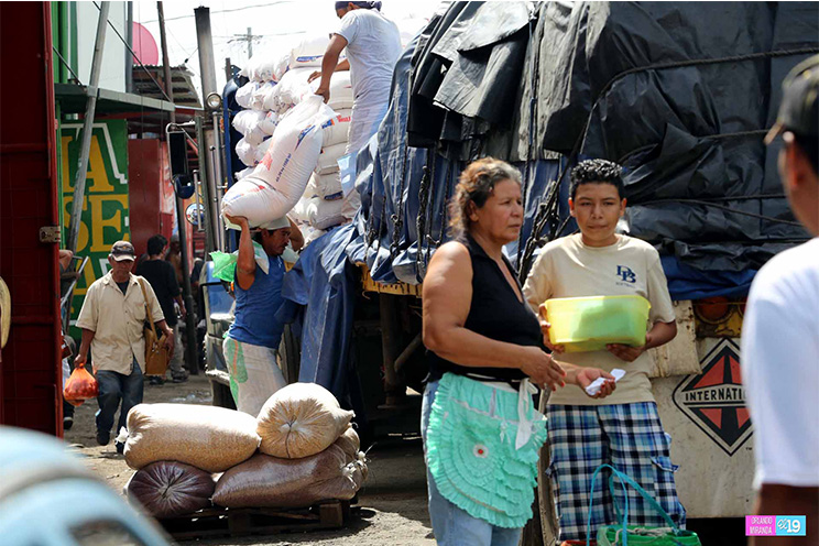 Mercados abastecidos con productos frescos y de alta calidad