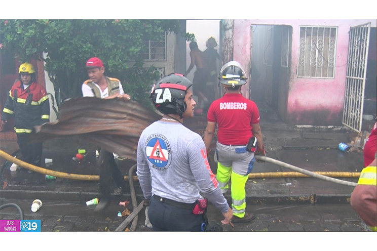 Bomberos y comunidad controlan incendio en Monseñor Lezcano en menos de 10 minutos