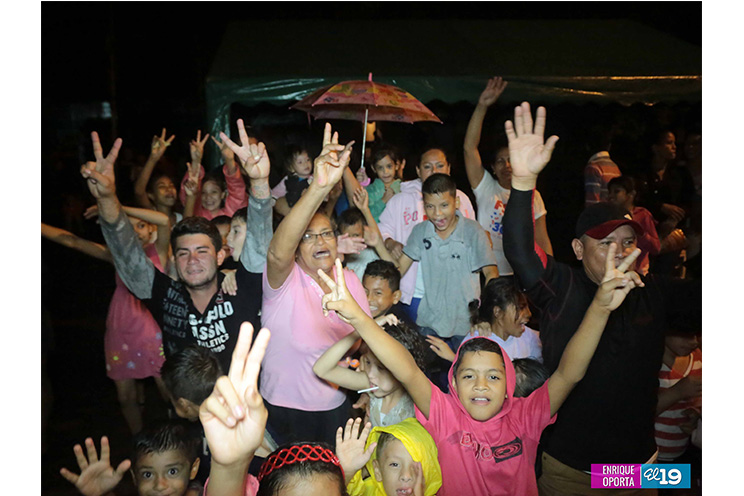 Pueblo festeja vigilias por 36 Aniversario de la Revolución