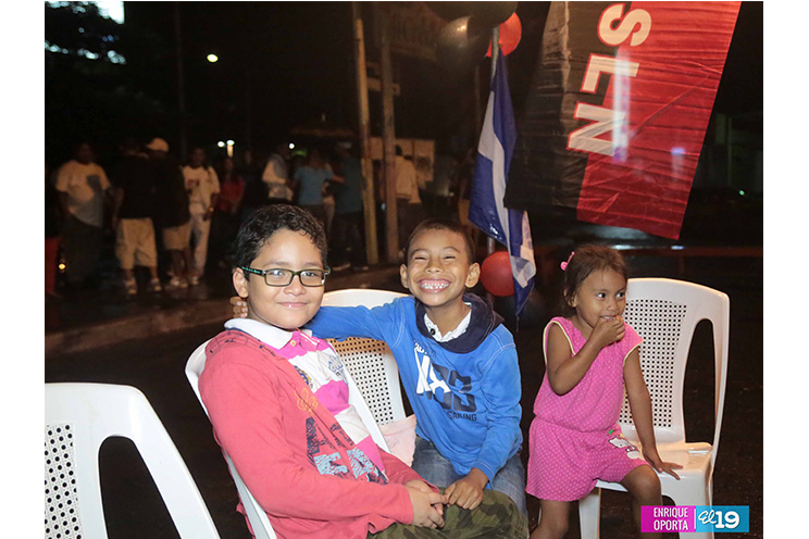 Pueblo festeja vigilias por 36 Aniversario de la Revolución