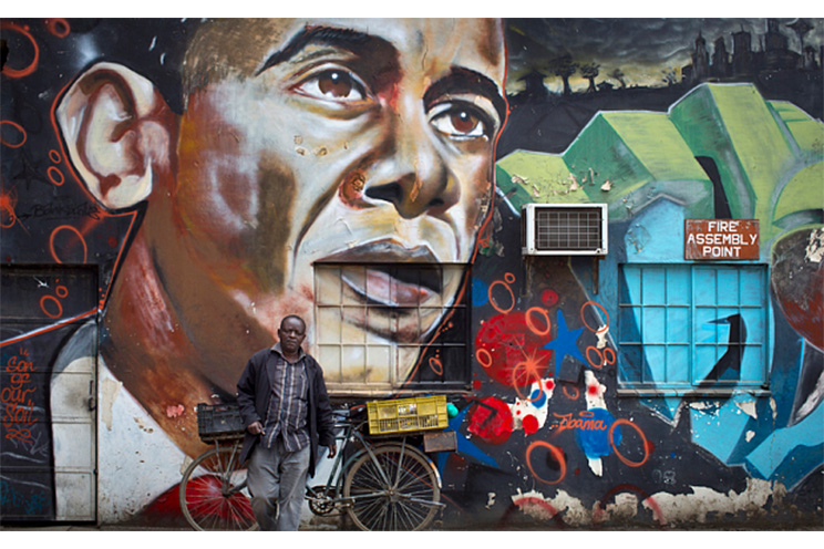 Hermano de Obama decepcionado porque no visitará su pueblo natal en Kenia