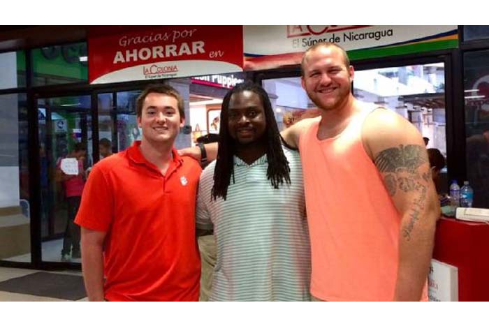 Jugador de los Clemson Tigers de Carolina del Sur toma vacaciones en Nicaragua