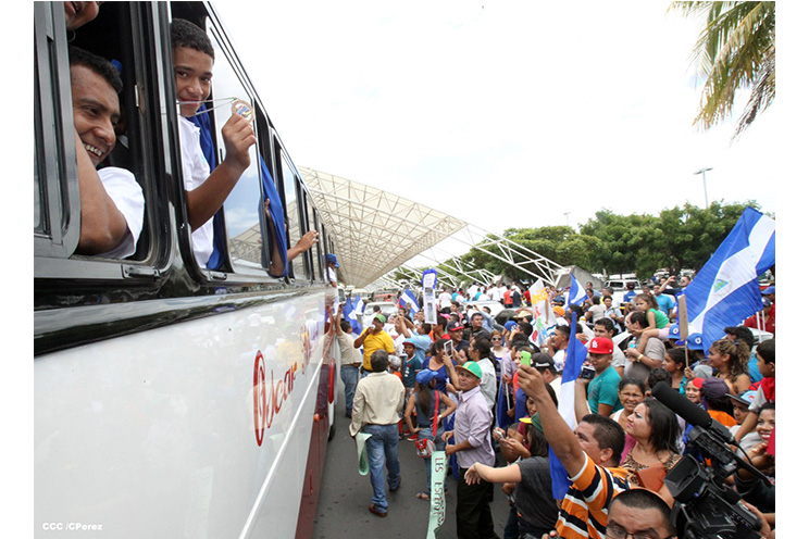 Nicaragua recibe con honores a peloteritos héroes de la Sub-12